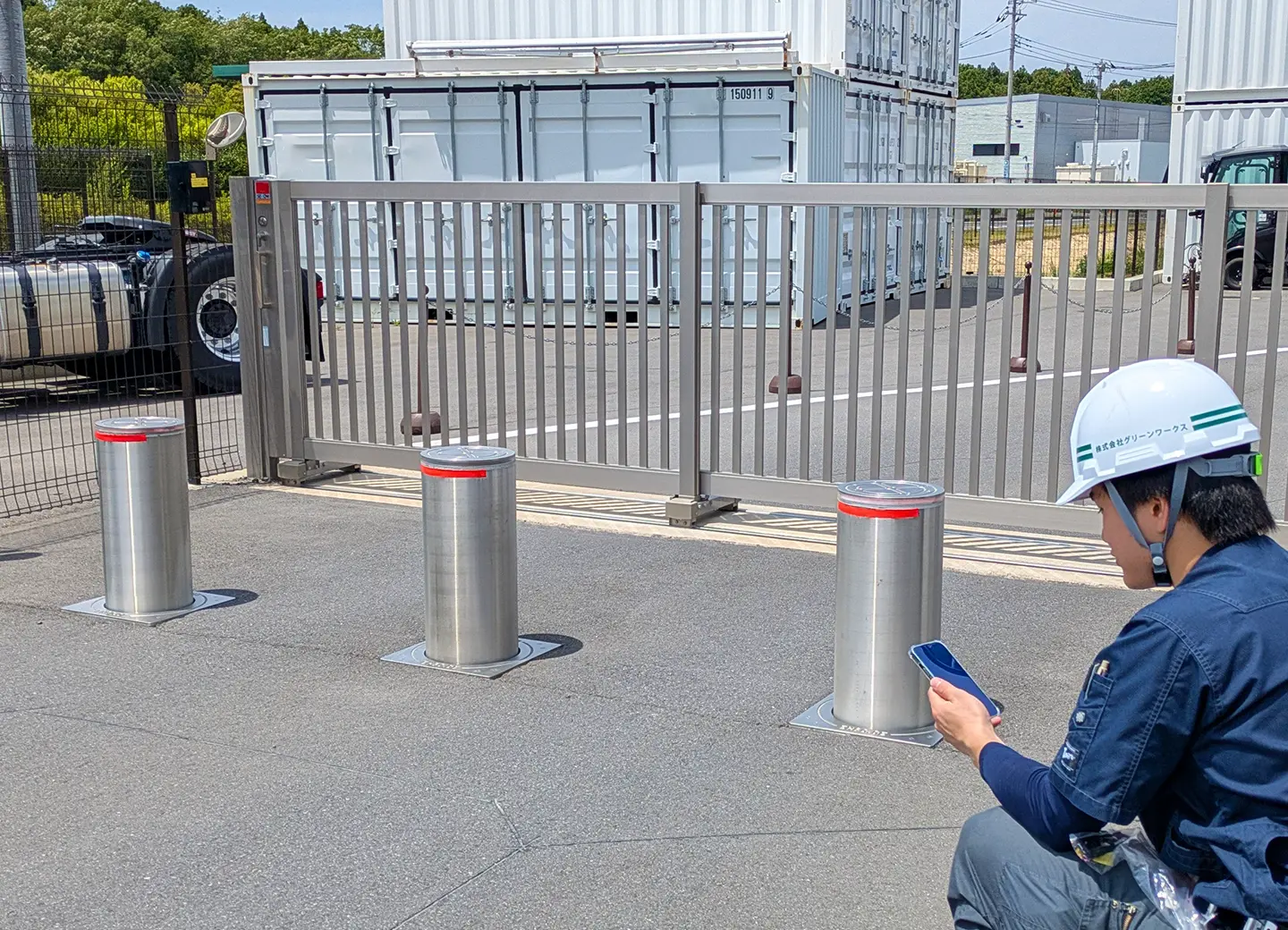 某運送会社電動ボラードをスマホで操作