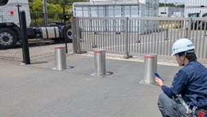 スマートフォンで電動ボラードを操作